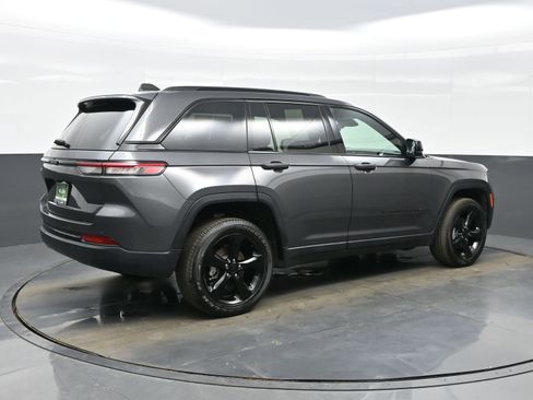Used 2024 Jeep Grand Cherokee Altitude AWD/4WD image 6