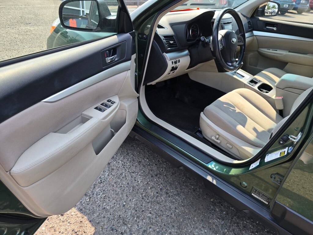 Used 2013 Subaru Outback 2.5i Premium w/ All-Weather Pkg AWD/4WD image 23