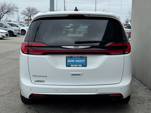 Used 2024 Chrysler Pacifica Touring-L image 27