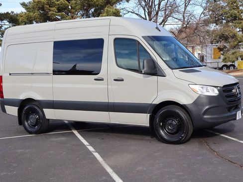 Used 2024 Mercedes-Benz Sprinter 2500 image 2