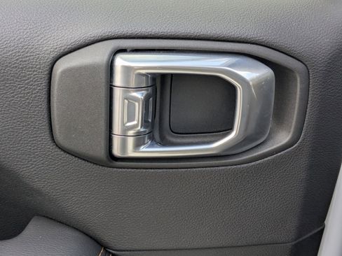 Used 2021 Jeep Wrangler Unlimited Sahara image 28