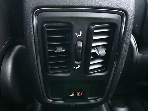 Used 2018 Jeep Grand Cherokee Altitude AWD/4WD image 18