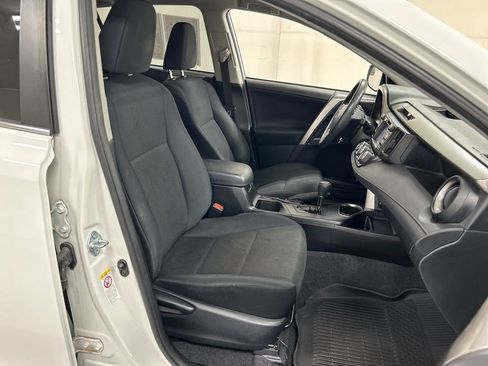 Used 2016 Toyota RAV4 LE AWD/4WD image 22
