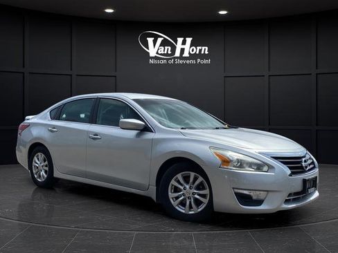 Used 2015 Nissan Altima 2.5 S w/ Sport Value Package FWD image 1