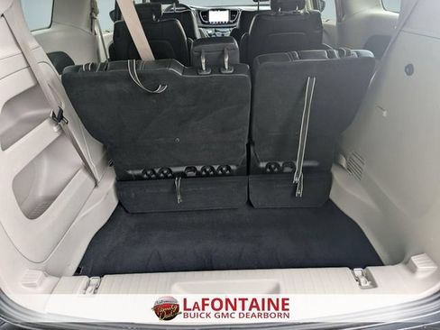 Used 2023 Chrysler Pacifica Touring-L FWD image 29