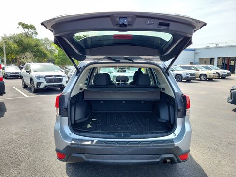 Used 2020 Subaru Forester Premium AWD/4WD image 9