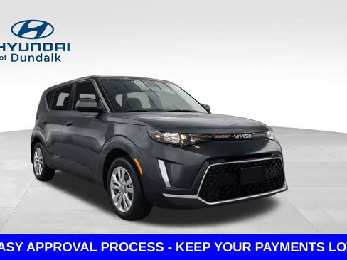 Used 2025 Kia Soul LX image 3