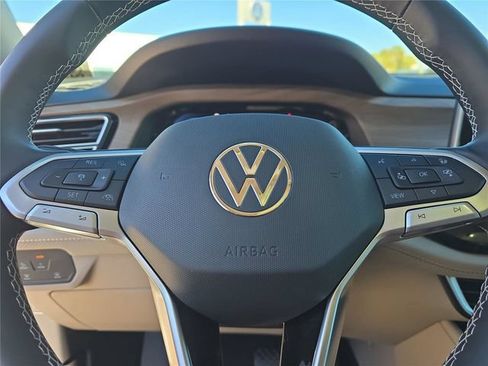 New 2026 Volkswagen Atlas SE FWD image 24