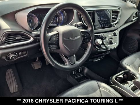 Used 2018 Chrysler Pacifica Touring-L w/ Premium Audio Group FWD image 2