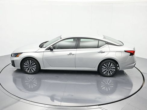 Certified 2025 Nissan Altima 2.5 SV FWD image 35
