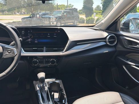 Used 2025 Chevrolet Trax ACTIV w/ Driver Confidence Package FWD image 29