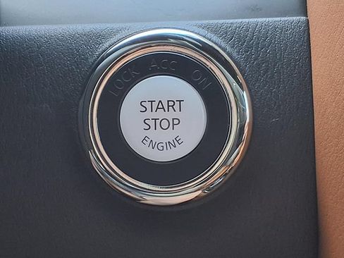 Used 2024 INFINITI QX80 Sensory AWD/4WD image 11