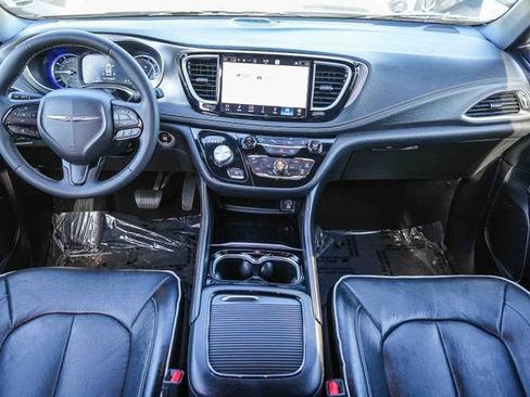 Used 2022 Chrysler Pacifica Limited w/ Uconnect Theater Family Group FWD image 13