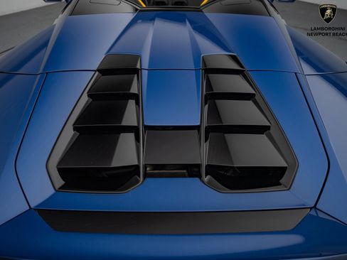 Used 2023 Lamborghini Huracan EVO image 16