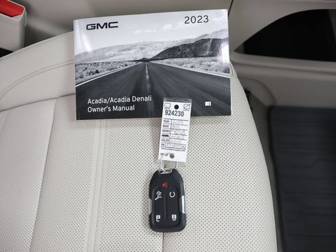 Used 2023 GMC Acadia Denali w/ Denali Ultimate Package AWD/4WD image 23