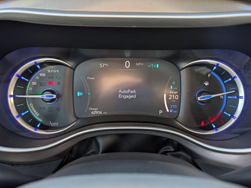 Used 2023 Chrysler Pacifica Touring-L FWD image 22