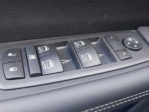 New 2026 Chrysler Voyager LX image 32