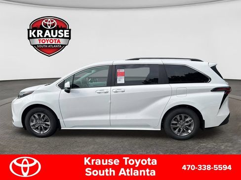 New 2026 Toyota Sienna LE FWD image 8