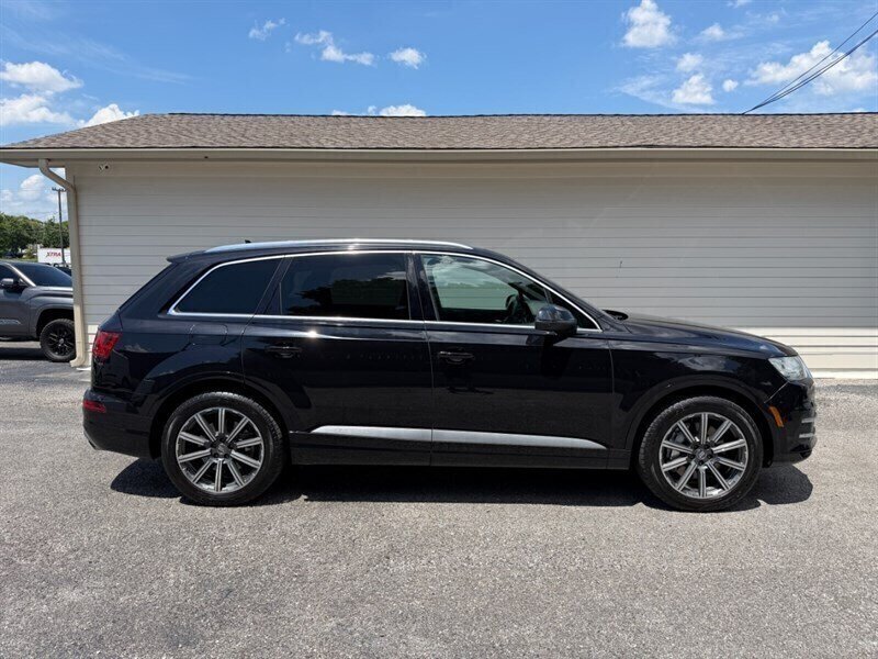 Used 2017 Audi Q7 3.0T Prestige AWD/4WD image 1