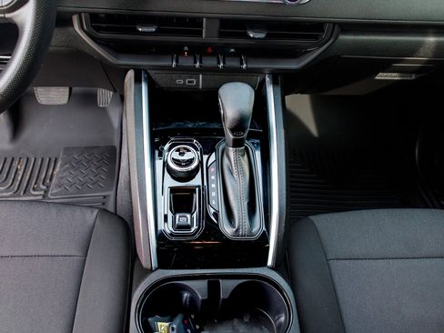 Used 2023 Chevrolet Colorado Trail Boss w/ Technology Package image 17