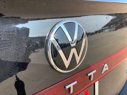 Used 2025 Volkswagen Jetta SE FWD image 27