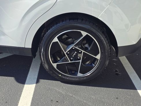 Used 2023 Kia Soul EX image 9