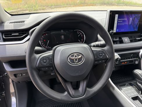 Used 2025 Toyota RAV4 XLE image 23