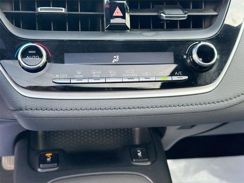 Used 2021 Toyota Corolla XSE image 17