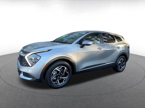 Used 2025 Kia Sportage LX image 8