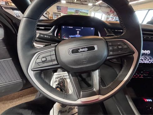 Used 2023 Jeep Grand Cherokee L Altitude image 18