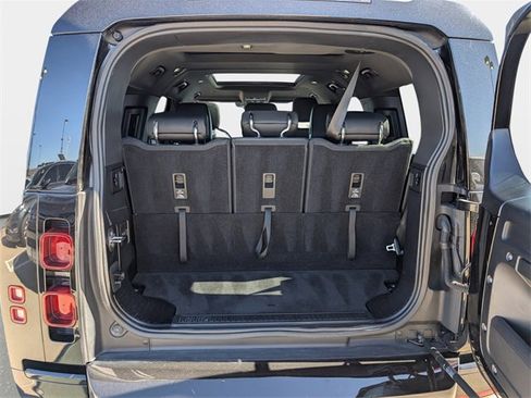 Used 2024 Land Rover Defender 130 X-Dynamic SE image 5