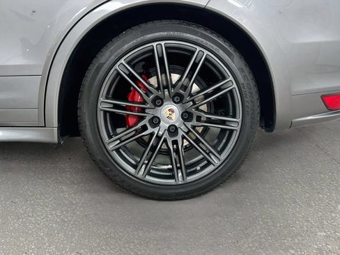 Used 2014 Porsche Cayenne GTS AWD/4WD image 33