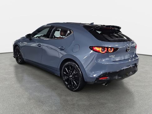 Used 2021 MAZDA MAZDA3 Hatchback w/Premium Plus Pkg image 7