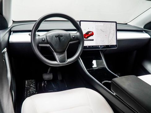 Used 2021 Tesla Model Y Long Range image 17