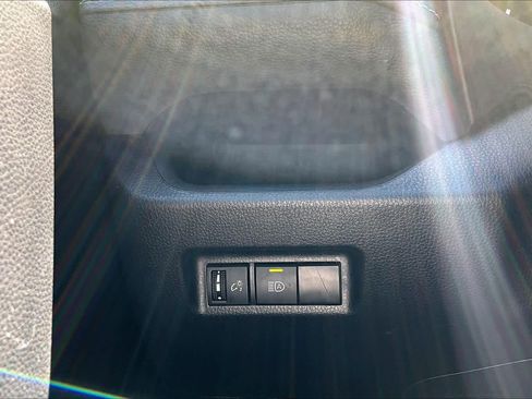 Used 2024 Toyota RAV4 XLE FWD image 32