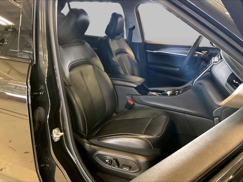 Used 2023 Jeep Grand Cherokee L Limited w/ Luxury Tech Group II AWD/4WD image 8