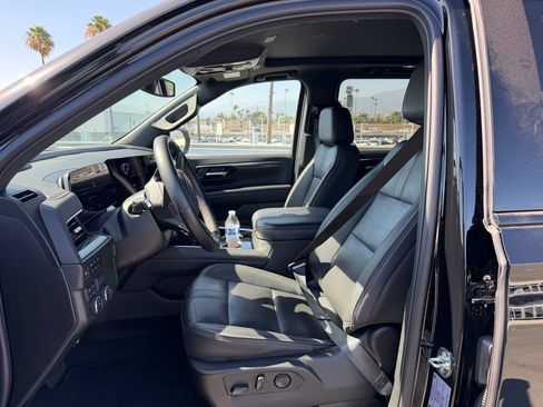 Used 2025 Chevrolet Suburban RST w/ Comfort Package AWD/4WD image 5
