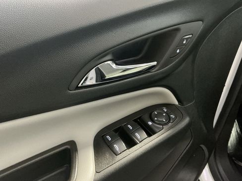 Used 2023 Chevrolet Equinox LS FWD image 16