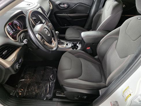 Used 2017 Jeep Cherokee Latitude w/ Comfort & Sound Group image 10