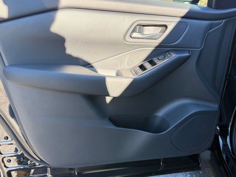 Used 2026 Nissan Rogue S FWD image 15