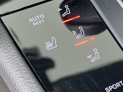 Used 2022 Porsche Macan Base image 23