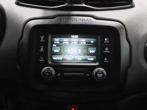 Used 2016 Jeep Renegade Latitude image 27