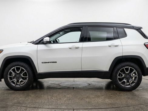 Used 2025 Jeep Compass Trailhawk image 5