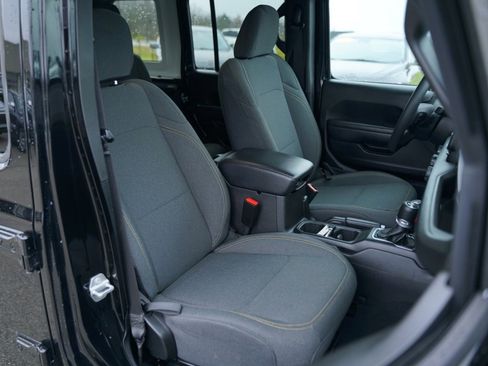 Used 2025 Jeep Wrangler Sport S image 23