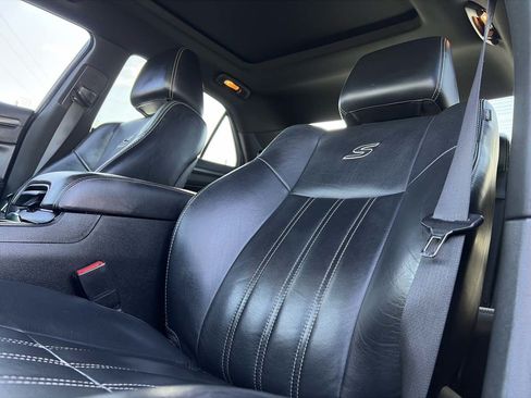 Used 2014 Chrysler 300 S RWD image 8