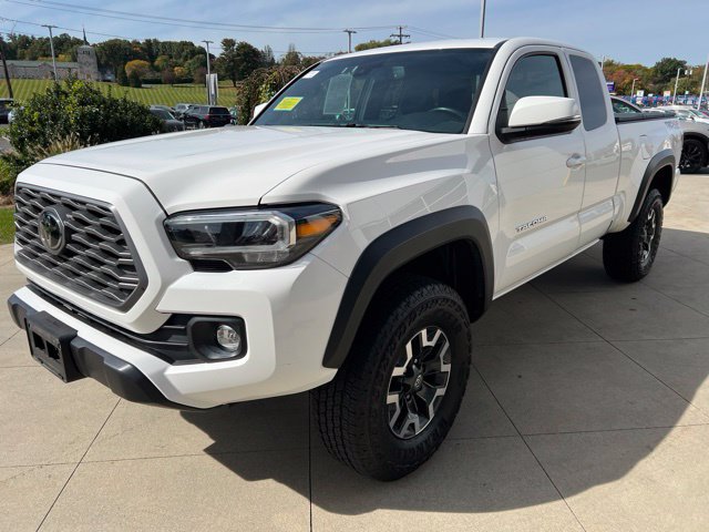 Used 2022 Toyota Tacoma TRD Off-Road w/ TRD Premium Off Road Package AWD/4WD image 3