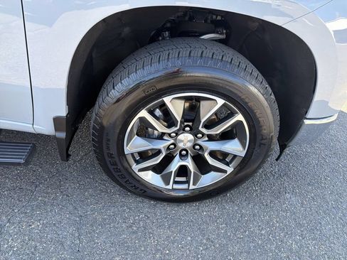 Used 2024 Chevrolet Silverado 1500 LT AWD/4WD image 33