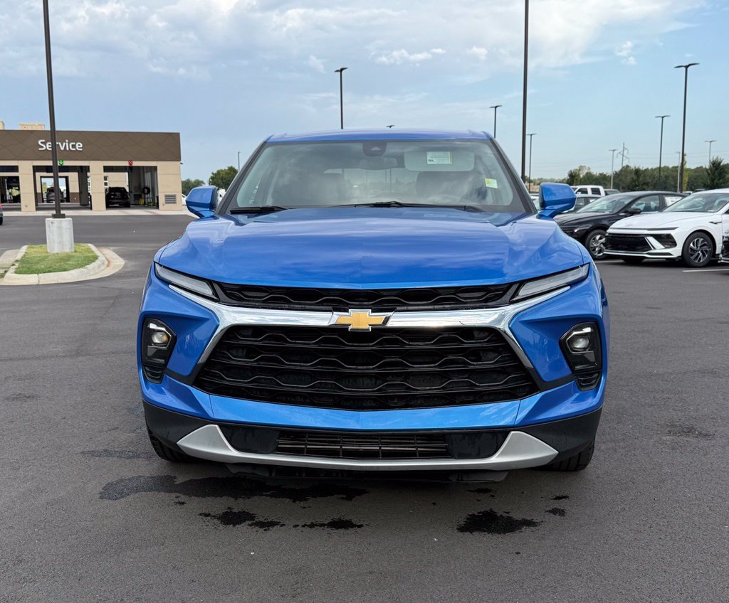 Used 2025 Chevrolet Blazer LT AWD/4WD image 2