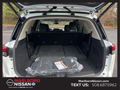 New 2025 Nissan Pathfinder SL image 16
