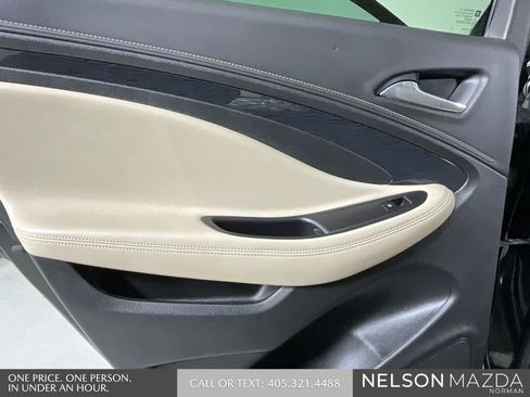 Used 2017 Buick Envision Essence image 22